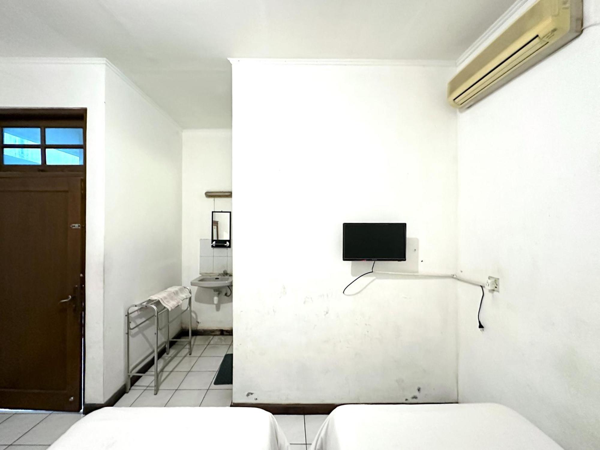 Hotel Dewi Sri Redpartner Yogyakarta Exterior foto