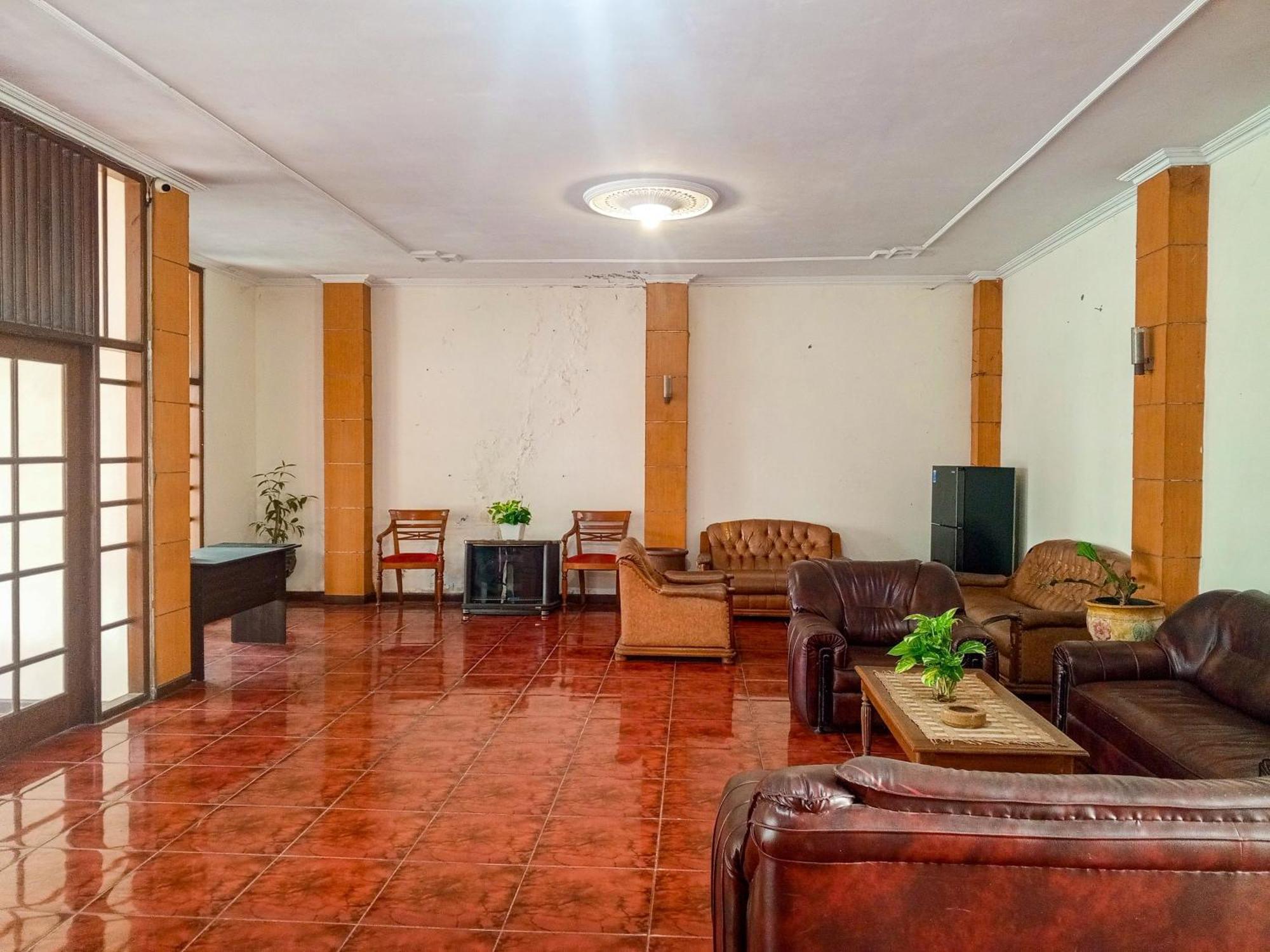 Hotel Dewi Sri Redpartner Yogyakarta Exterior foto