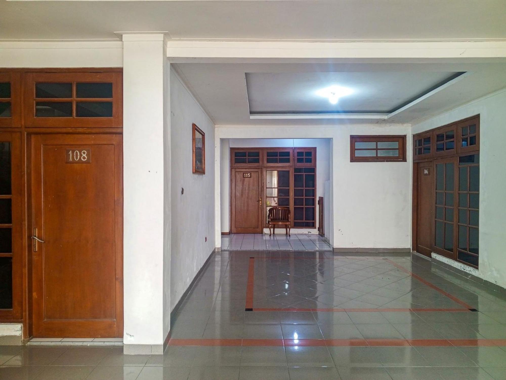 Hotel Dewi Sri Redpartner Yogyakarta Exterior foto